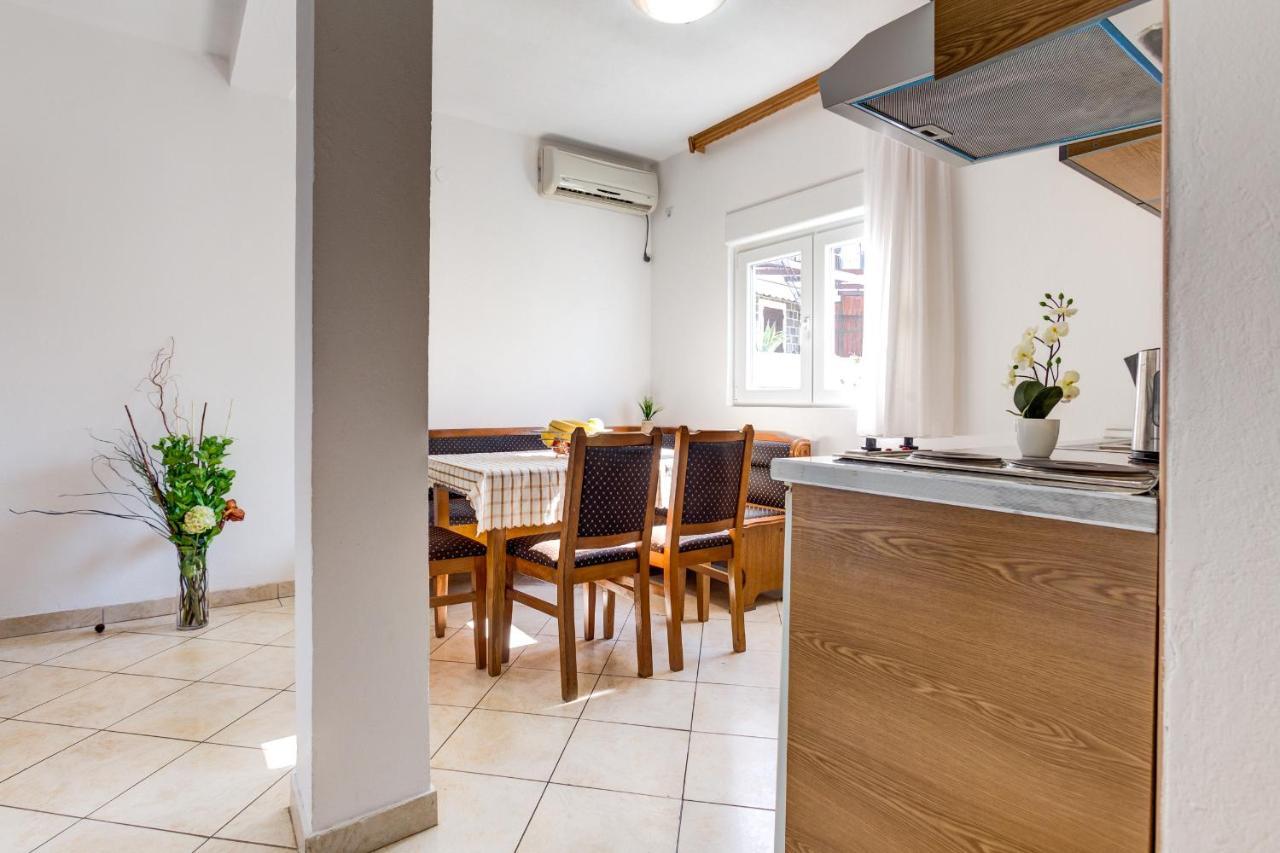 Apartments Vesna ティヴァト エクステリア 写真